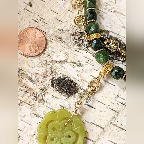 Natural Green Jade In Two Strand Gold Plated Barbed Knot Necklace With Pendant - Picture 8 of 10